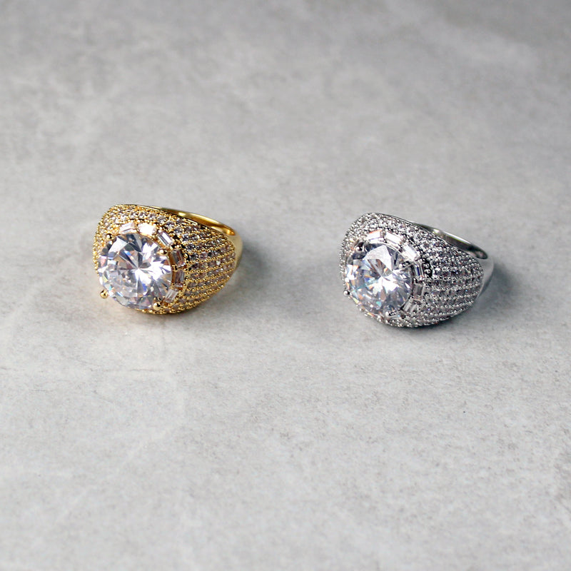 DIAMOND CLUSTERED RING - WHITE GOLD